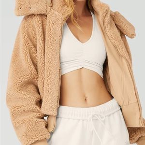 alo foxy Sherpa. Size xs. Excellent condition. Only worn a handful of times